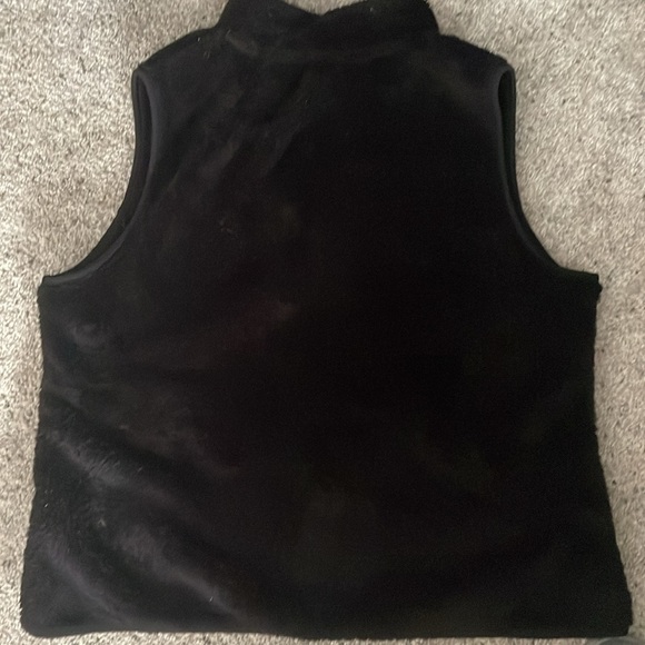 Ladies Croft & Barrow faux fur full-front zip up vest, black, size PL - Picture 3 of 4